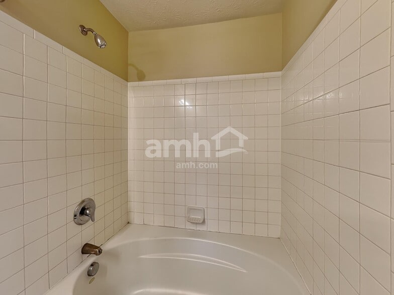 Building Photo - 4348 Bellchime Dr