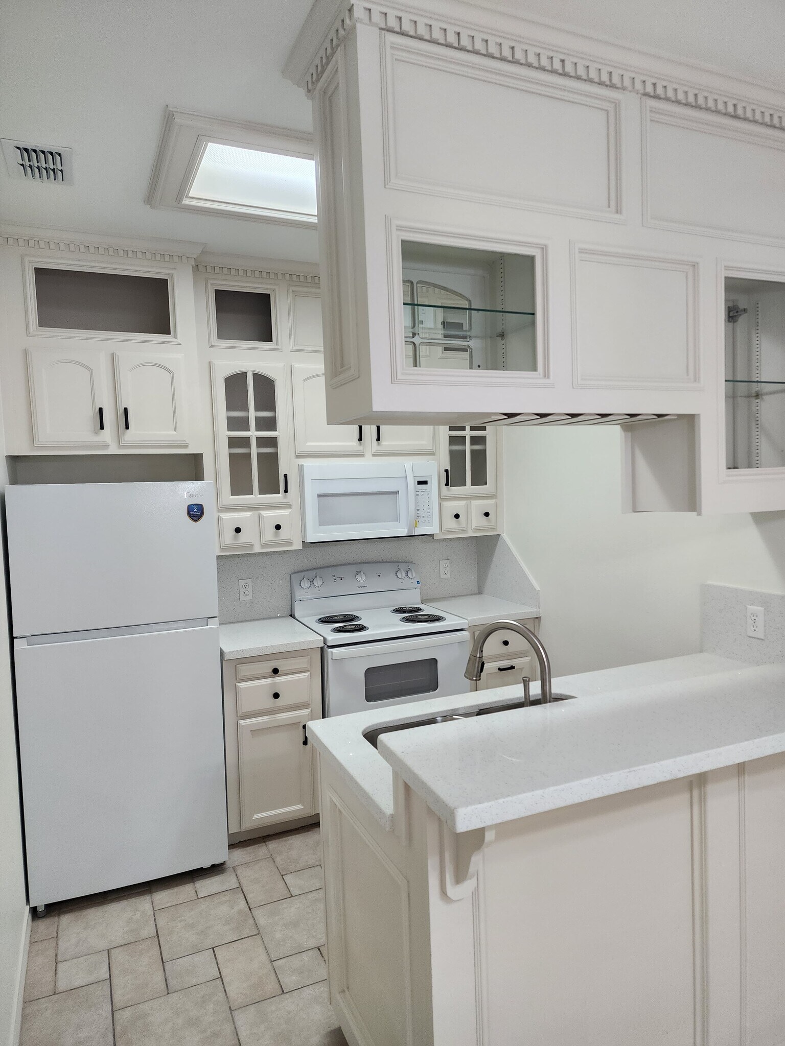 Building Photo - 600 Buena Vista Dr