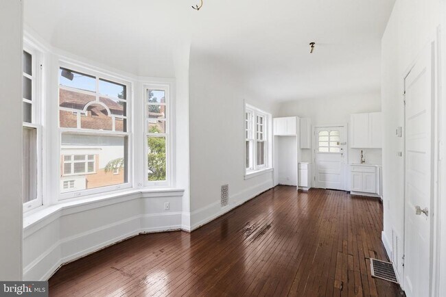 Building Photo - 5939 Drexel Rd