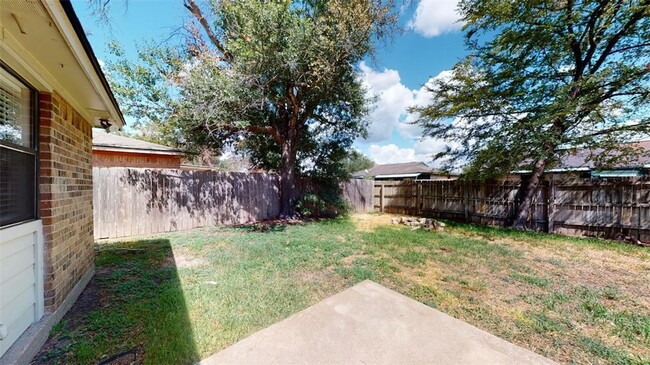 Building Photo - 1002 Hardwood Ln