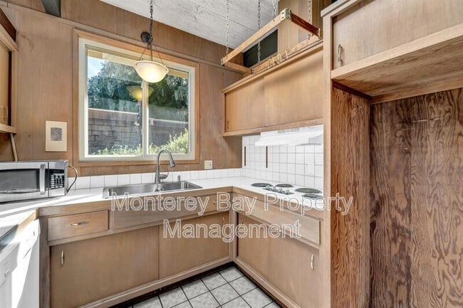 Building Photo - 635 Grace St