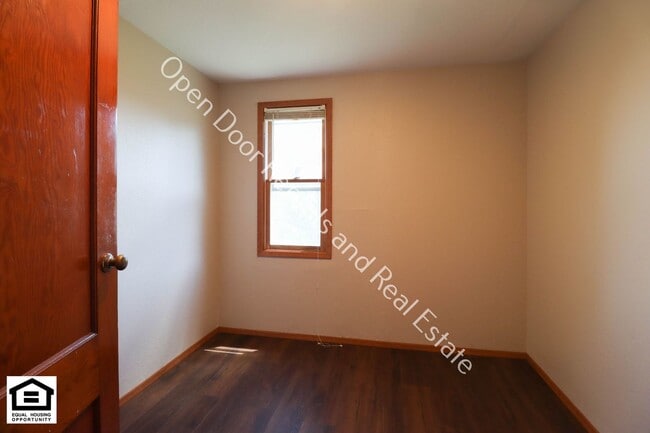 Building Photo - 414 N Cowen St