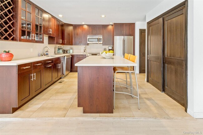 Building Photo - 9 The Registry