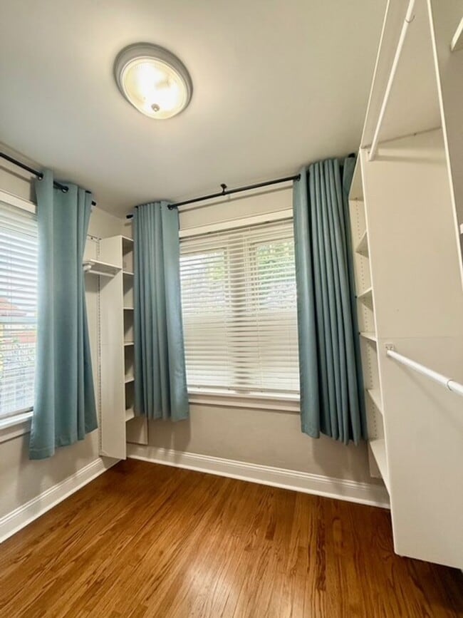 Building Photo - **Charming home in Lindbergh School Distri...