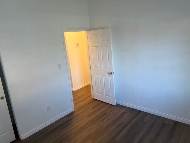 Building Photo - 608 Isla Bonita St