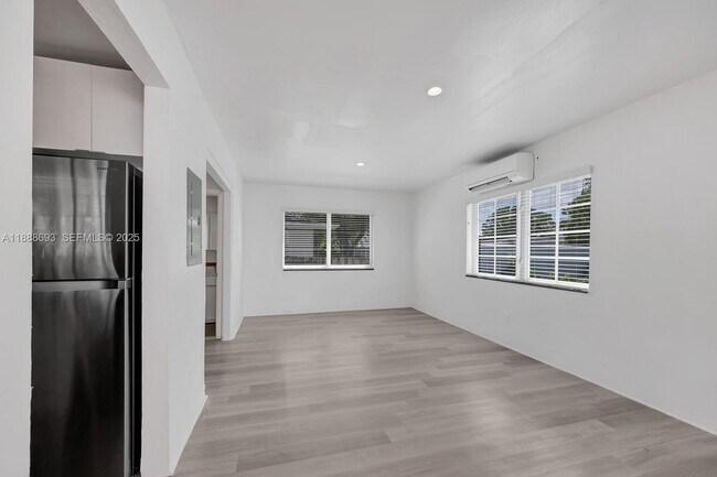 Building Photo - 570 NE 68th St