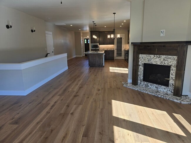 Building Photo - 3 bed 3 bath Brand-New Custom-Built home f...