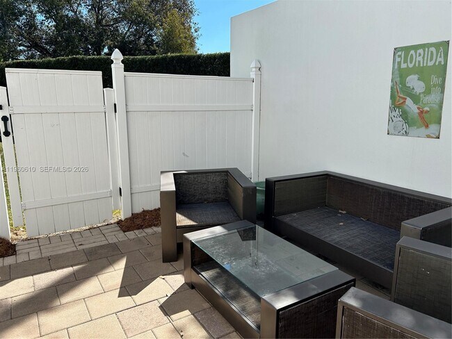 Building Photo - 5555 Ludlam Rd