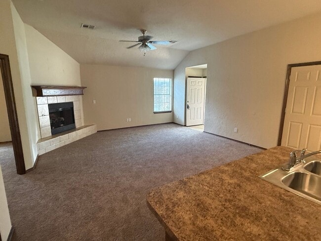 Building Photo - 3 bed duplex. New carpet, great kitchen Island and a fenced backyard in Moore schools!