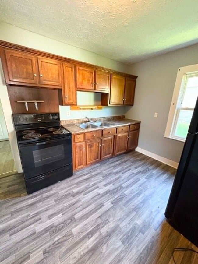 Building Photo - Cozy 2BR Home!