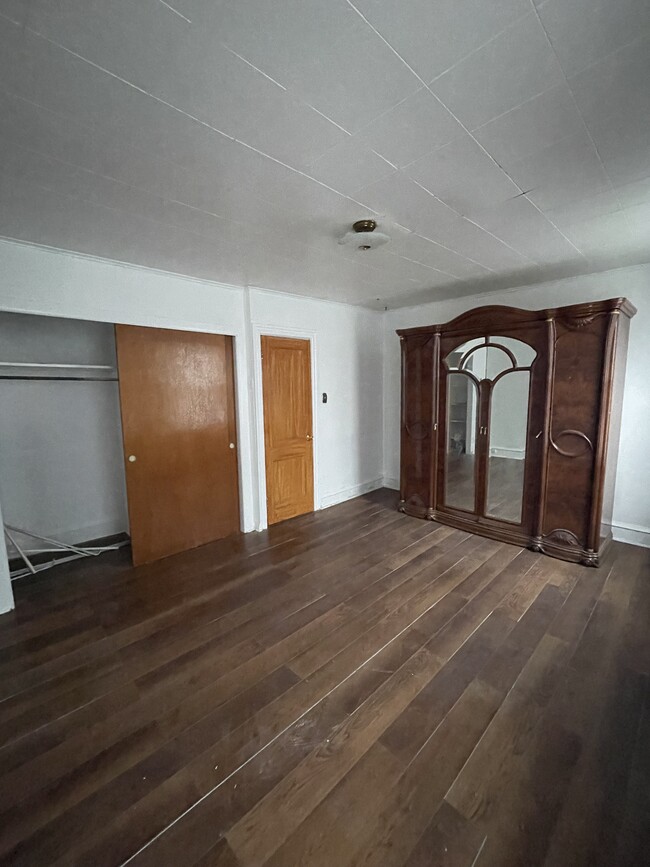 Building Photo - 4944 Boudinot St
