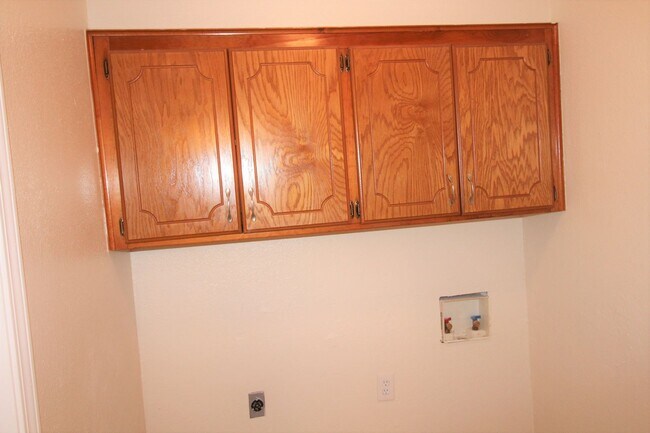 Building Photo - 1707 Jennifer Cir