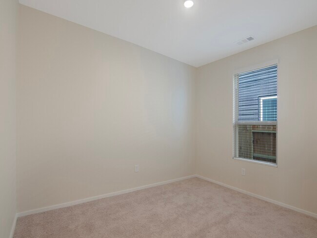 Building Photo - 15881 Blass Vly Dr