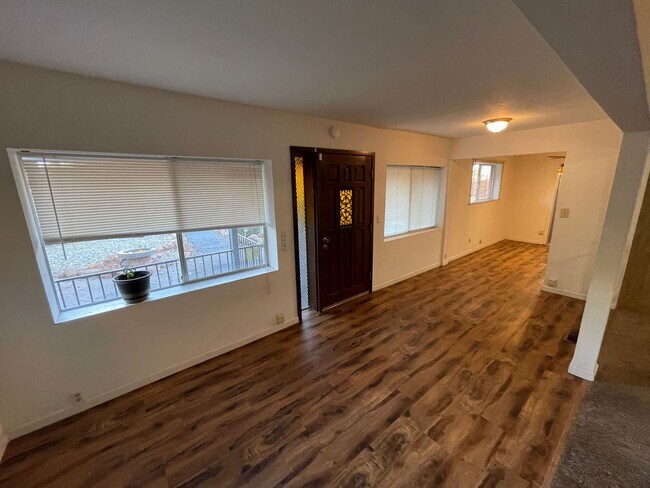 Building Photo - Paradise 3 bedroom 2 1/2 bath, large home, shop, natural landscaping.