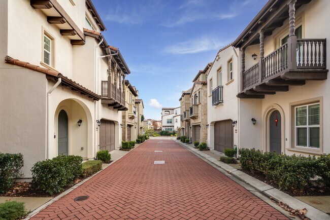 Building Photo - 5130 Rowan Dr