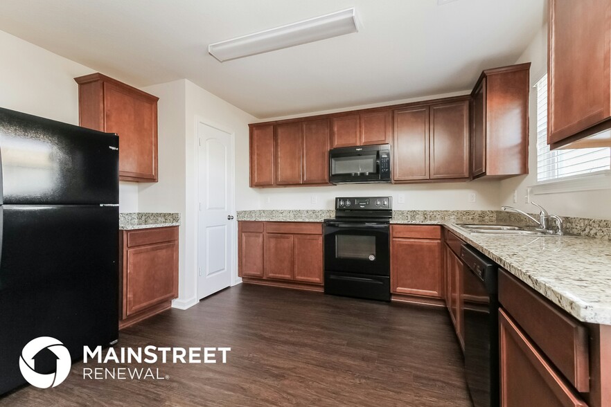 Building Photo - 2332 Bee Hive Dr