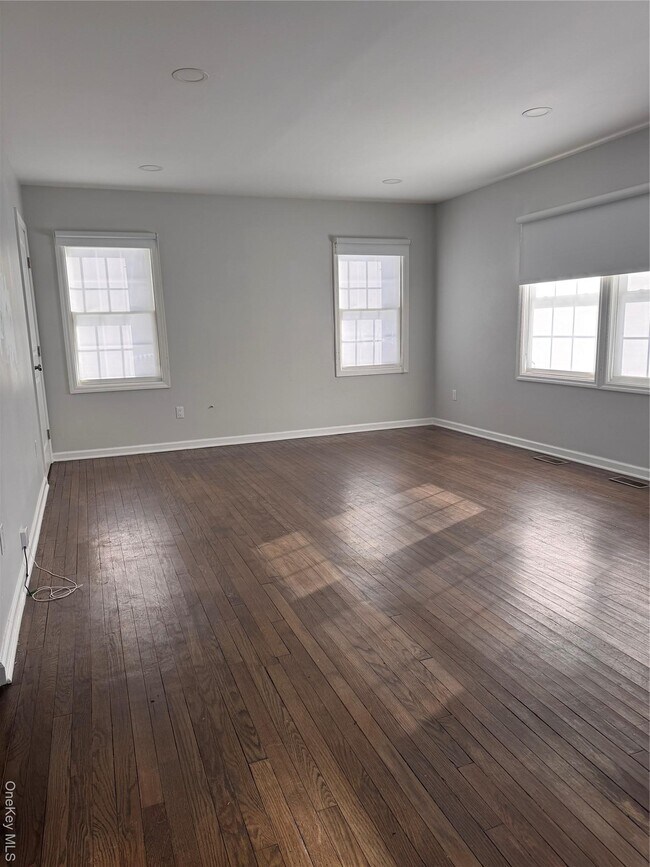 Building Photo - 14 Fenner Ln