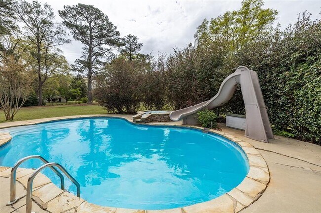 Building Photo - 318 Tyrone Rd