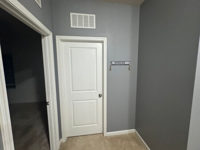 Building Photo - 1052 Spacious Skies Ln