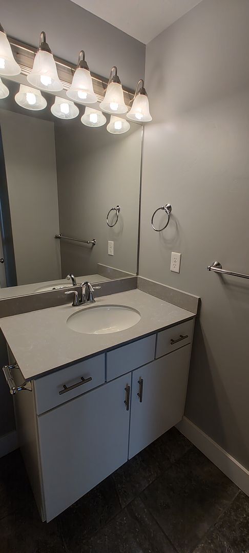 Building Photo - GORGEOUS Downtown Unit!!!