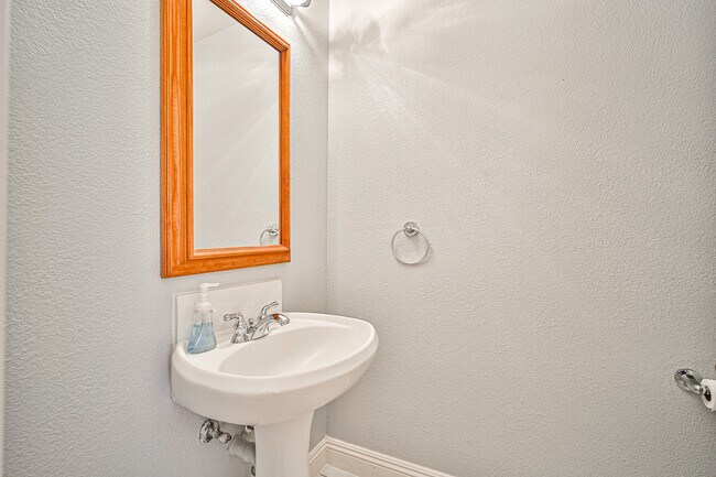 Building Photo - 6025 Egan Crest Dr