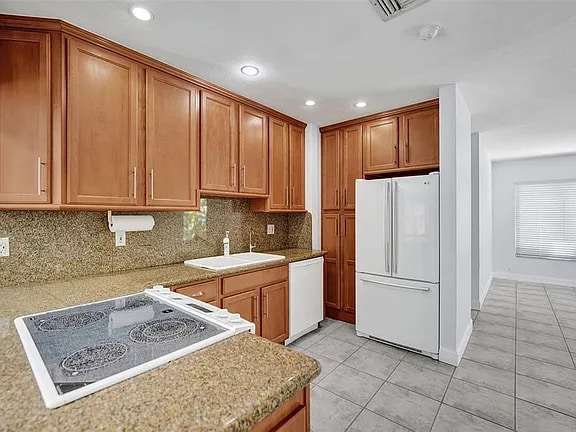 Building Photo - 1632 NE 17th Ave