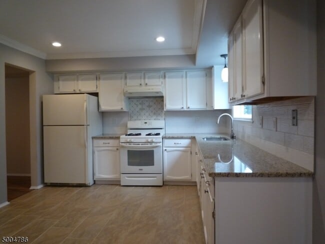 Building Photo - 388 Cotswold Pl