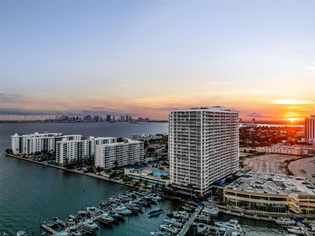 Building Photo - 7601 E Treasure Dr