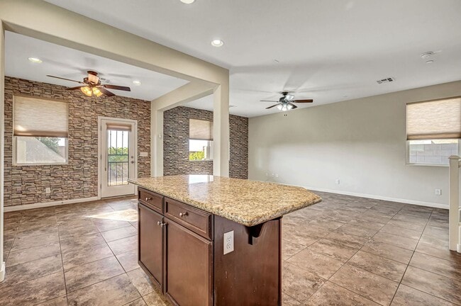 Building Photo - Henderson Home with Beautiful Strip Views