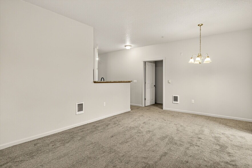 Building Photo - 10664 NE Holly St