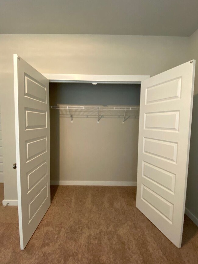 Building Photo - Home for Rent in Jemison, AL...  Available...