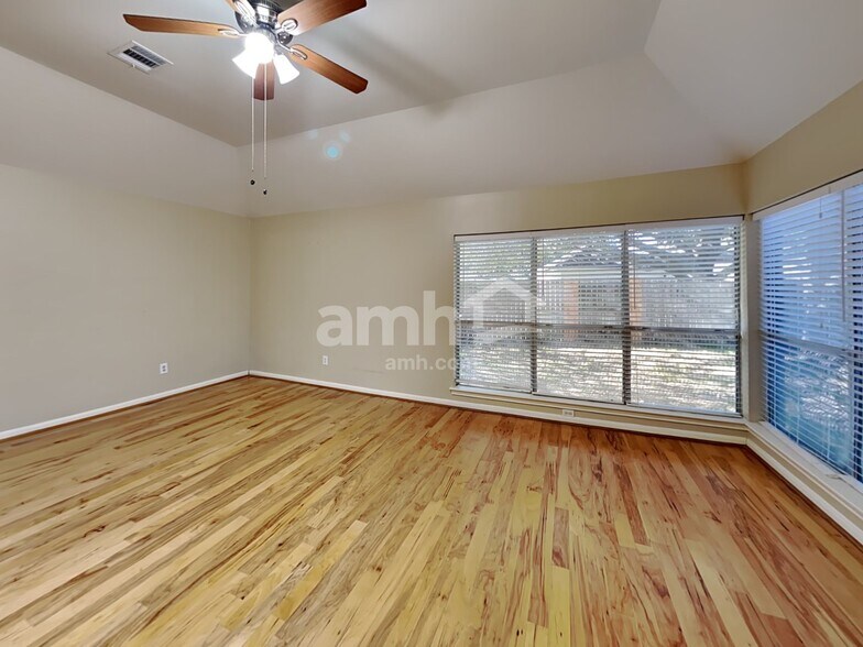 Building Photo - 104 Laguna Pointe Dr