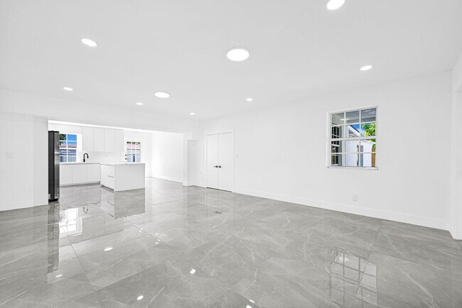 Building Photo - 4040 SW 108th Ave