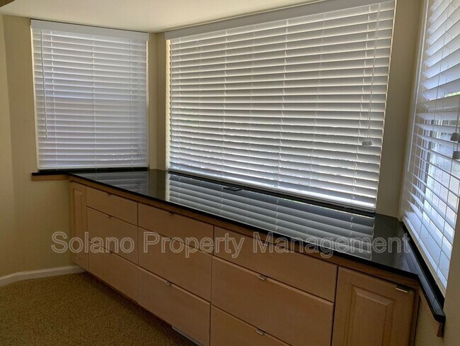 Building Photo - 236 Cheyenne Dr