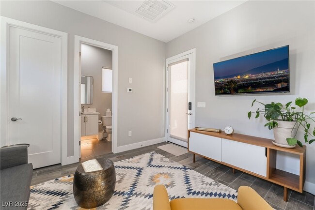 Building Photo - 3120 Greenscape Ln