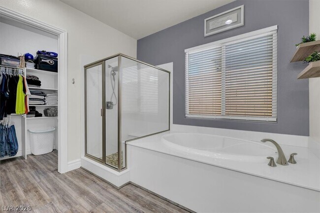 Building Photo - 9936 Wildhorse Cyn Ave