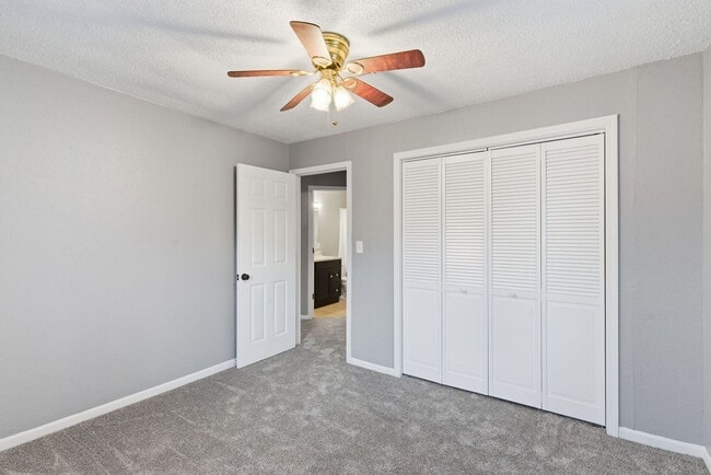 Building Photo - 3 Bed | 1 Bath | FULLY Remodeled | FULLY Fenced Yard | Springfield MO | PETS WELCOME!