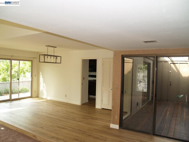 Building Photo - 703 Paradise Valley Ct