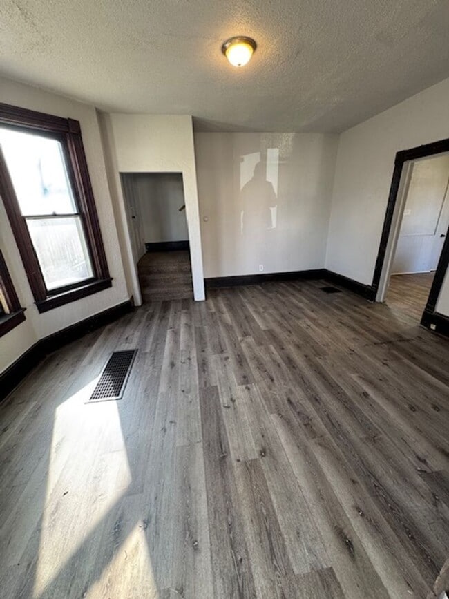 Building Photo - 1026 Rivermet Ave