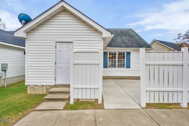 Building Photo - 1525 Surrey Ct