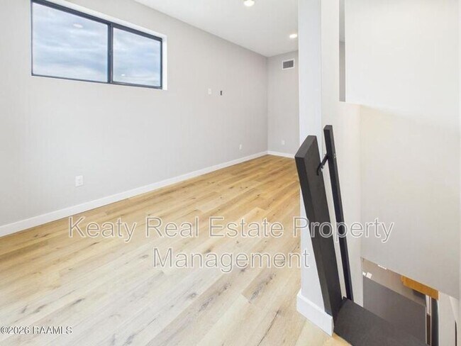 Building Photo - 1120S Washington Street - Unit 201