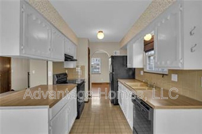 Building Photo - 15908 W Brougham Ct