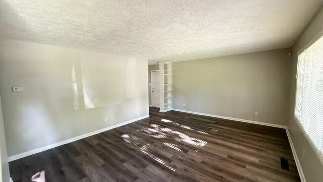 Building Photo - EAST SIDE UPDATED 4 BEDROOM 2 BATH HOME AVAILABLE NOW!