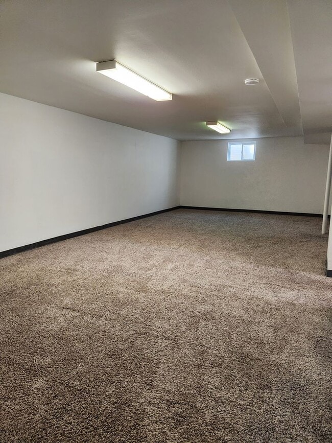 Building Photo - Great home in very desired area!