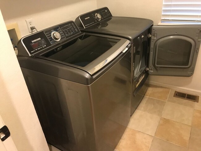 Building Photo - The Full Package