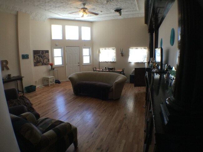 Building Photo - BUCKTOWN APARTMENT- FORMER CORNER TAVERN