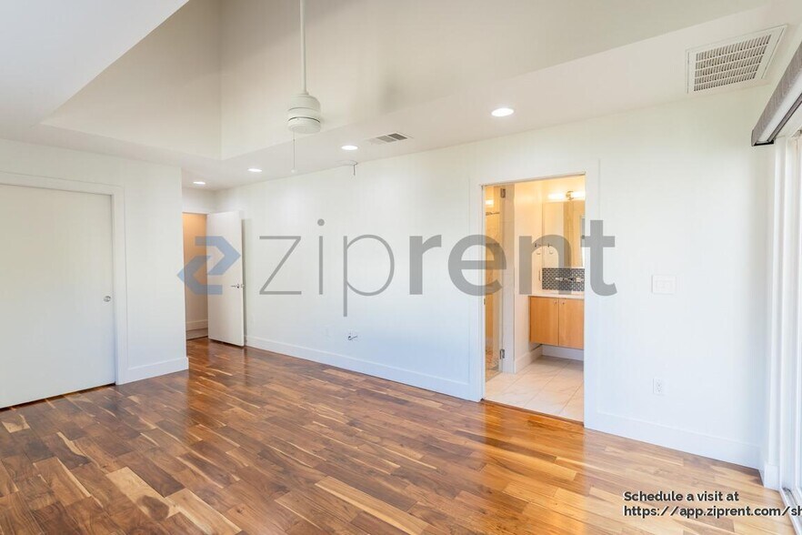 Building Photo - 3133 Govalle Ave