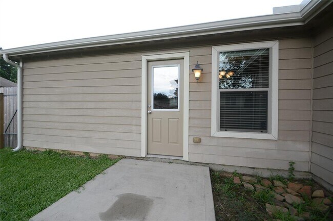 Building Photo - 12567 Canyon Falls Boulevard