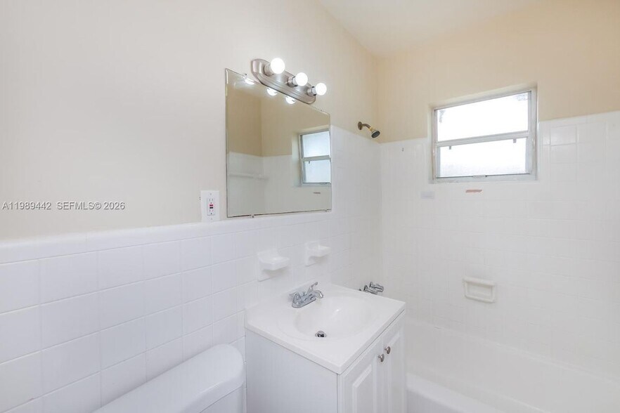 Building Photo - 1511 NE 205th Terrace