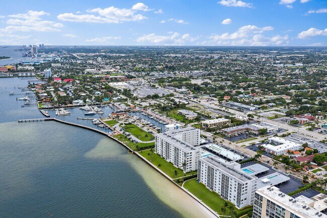 Building Photo - 301 Lake Shore Dr